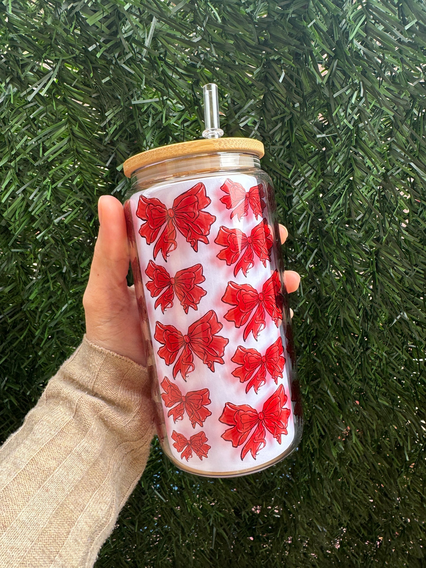 GLASS TUMBLER WITH RED BOWS